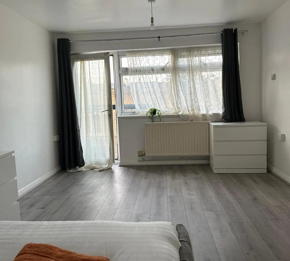 Modern Room In A 4 Bedroom Flat In London, Shared Bathroom! London