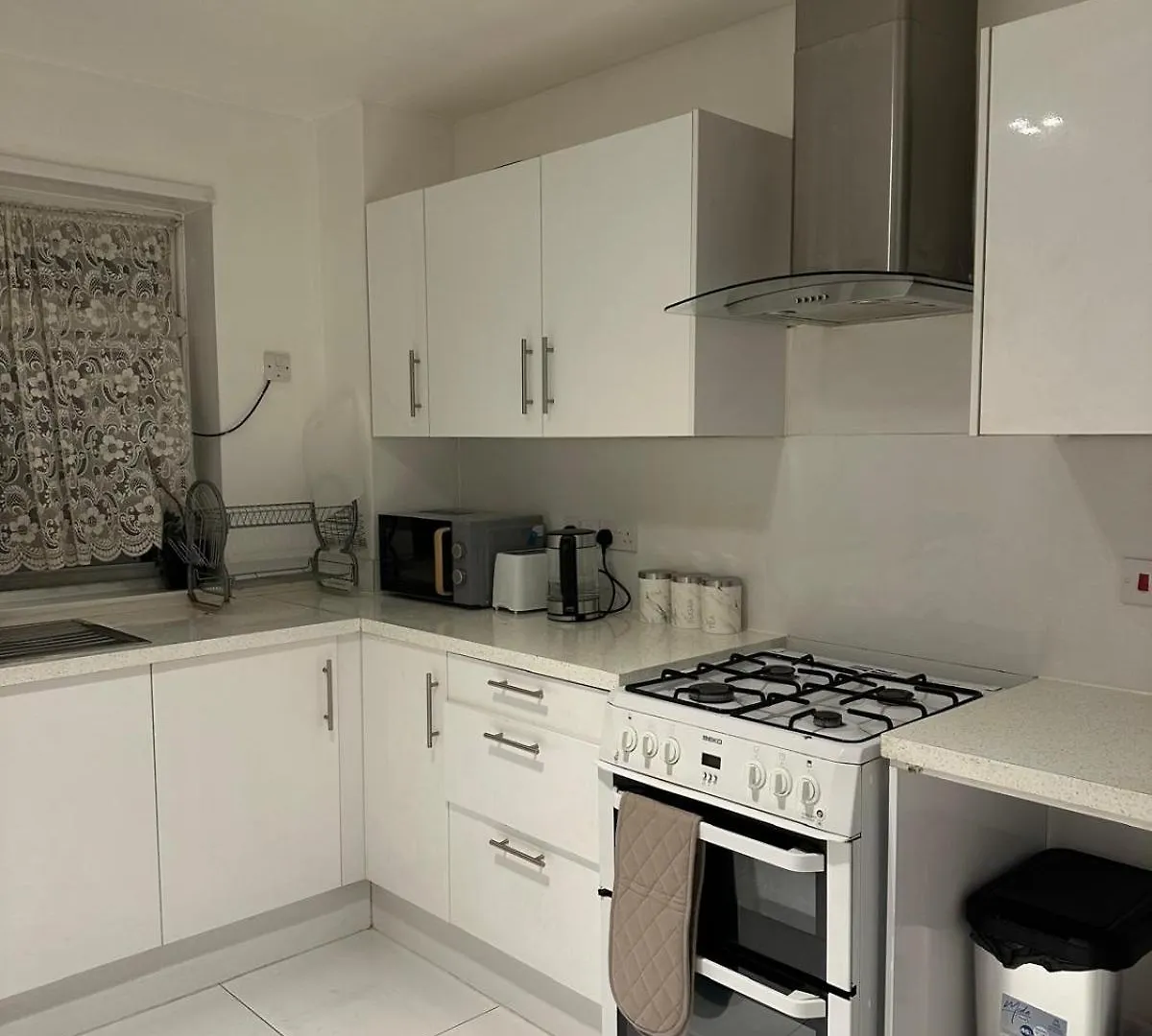 Homestay Modern Room In A 4 Bedroom Flat In London, Shared Bathroom!