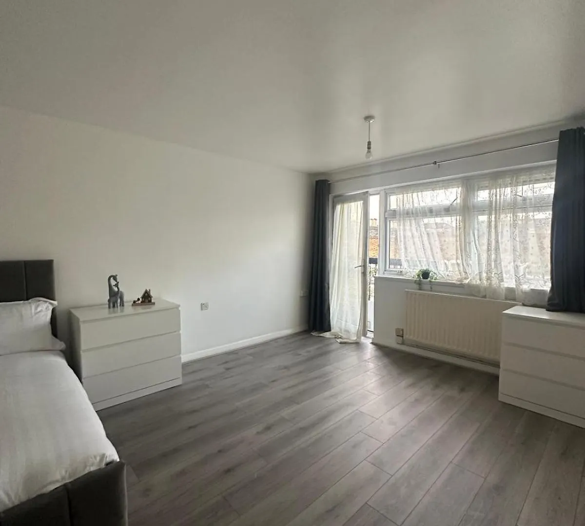 Homestay Modern Room In A 4 Bedroom Flat In London, Shared Bathroom!