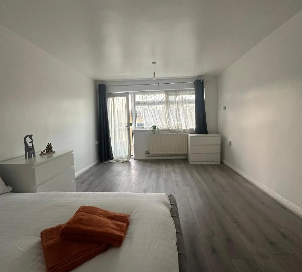 Modern Room In A 4 Bedroom Flat In London, Shared Bathroom! Homestay London