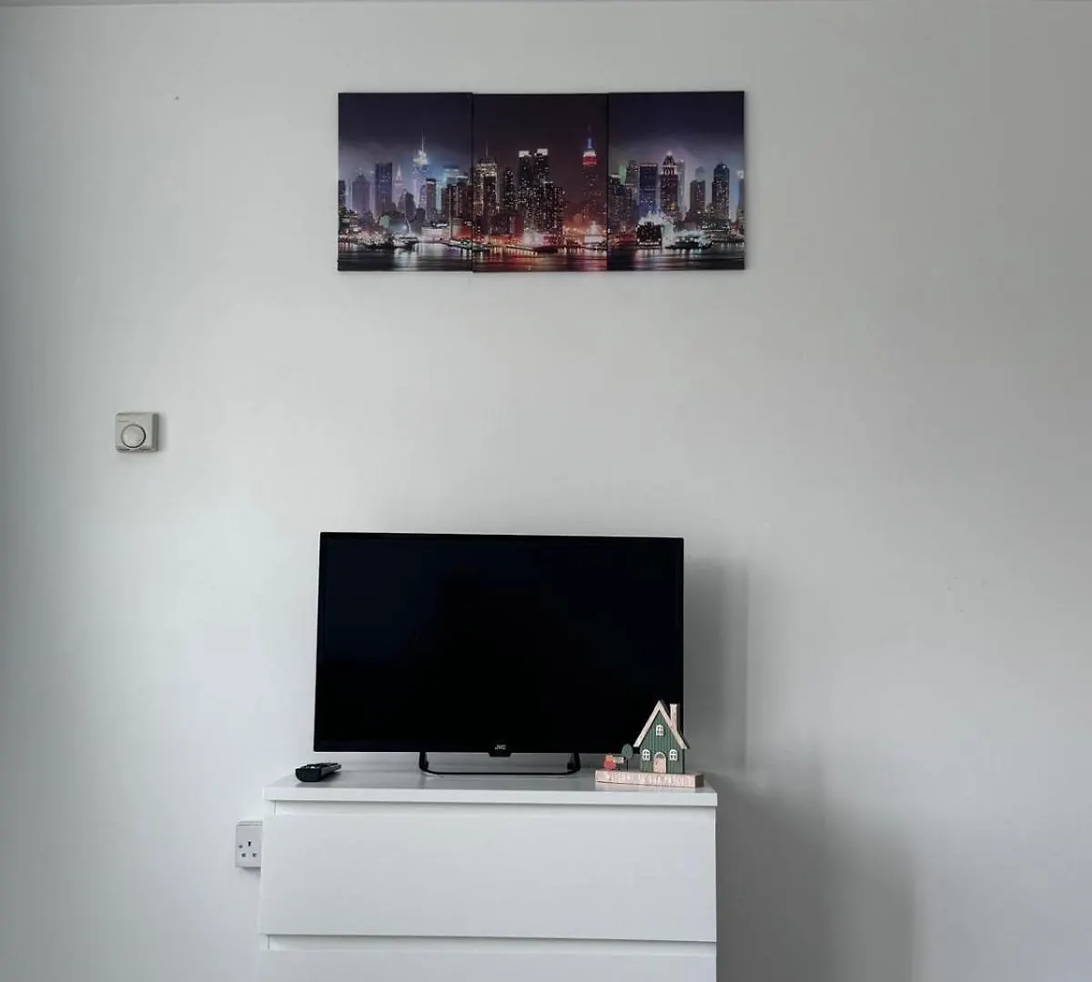 Modern Room In A 4 Bedroom Flat In London, Shared Bathroom! 0*, London