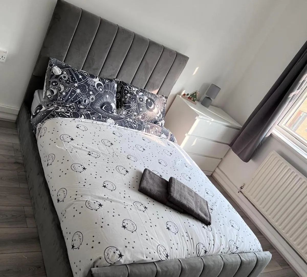 Modern Room In A 4 Bedroom Flat In London, Shared Bathroom! 0*, London